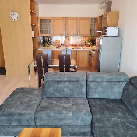 Cozy One Bedroom Apartment In City Center Talin Exterior foto