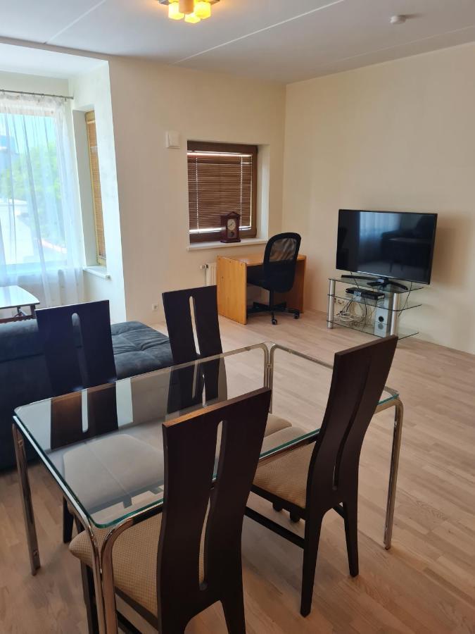 Cozy One Bedroom Apartment In City Center Talin Exterior foto